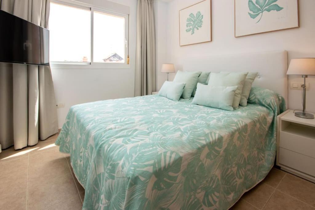 شقة Penthouse With Roof Terrace, Bbq, Pool- And Sea Views Buenas Noches المظهر الخارجي الصورة