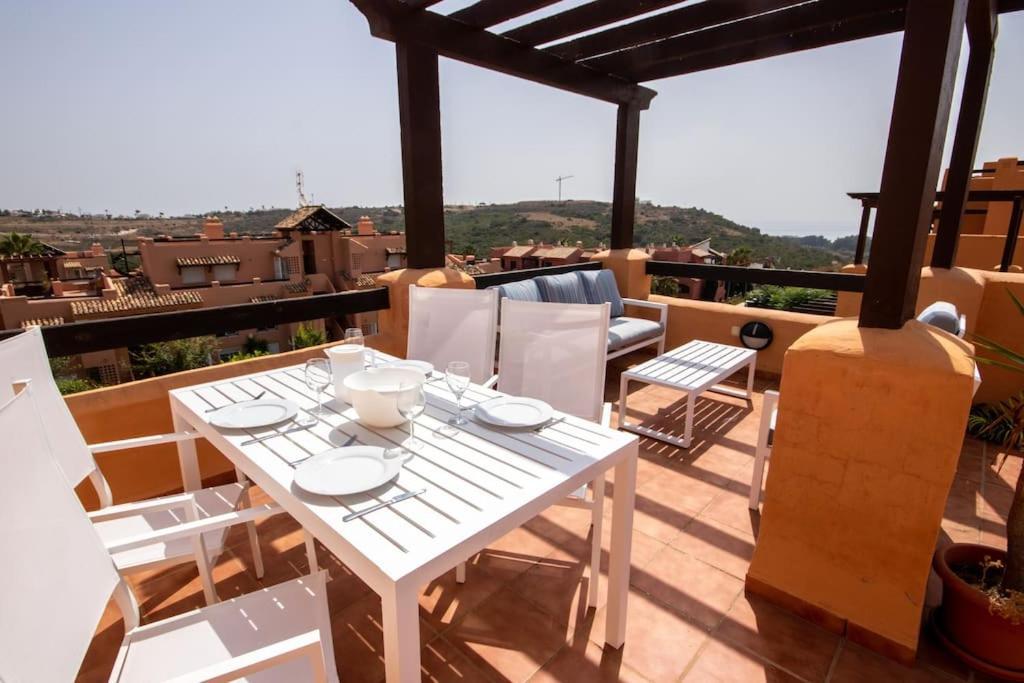 شقة Penthouse With Roof Terrace, Bbq, Pool- And Sea Views Buenas Noches المظهر الخارجي الصورة