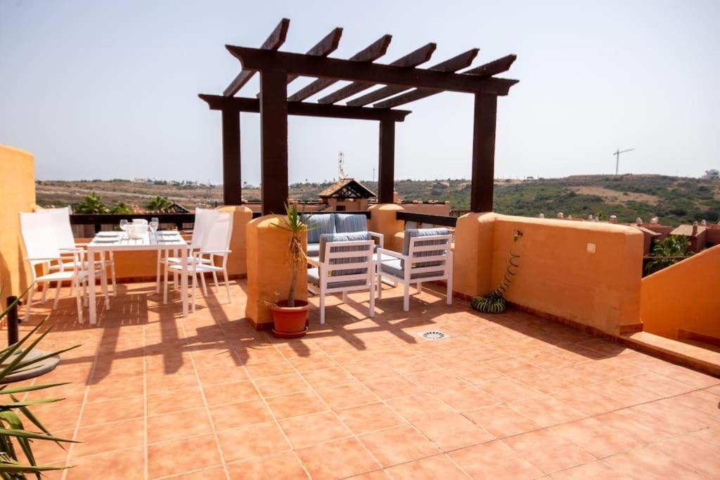 شقة Penthouse With Roof Terrace, Bbq, Pool- And Sea Views Buenas Noches المظهر الخارجي الصورة