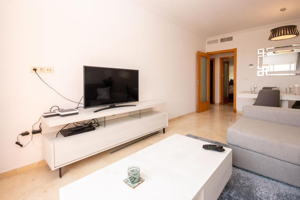 شقة Penthouse With Roof Terrace, Bbq, Pool- And Sea Views Buenas Noches المظهر الخارجي الصورة